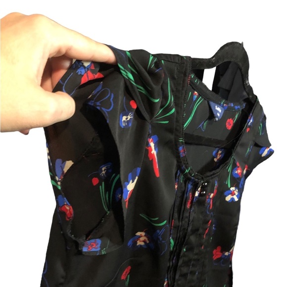 Floral blouse​ - Picture 2 of 3